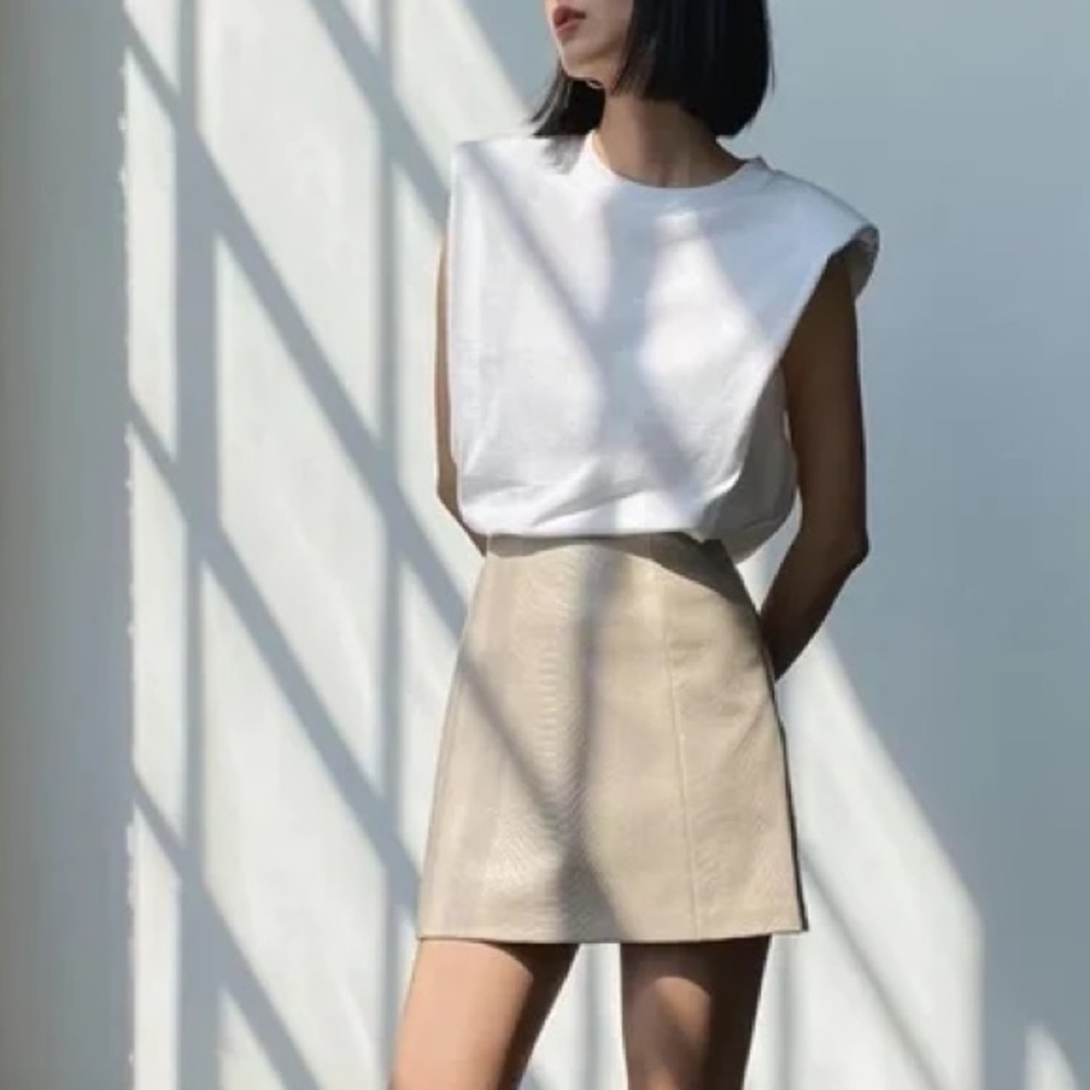 Babaton Aritzia Faux Croc 3D Textured Mini Skirt Sz 8 Lined‎ Beige Indie